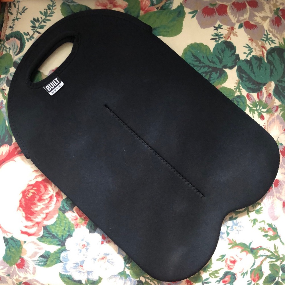 Double wine bottle carrier in black by BUILT